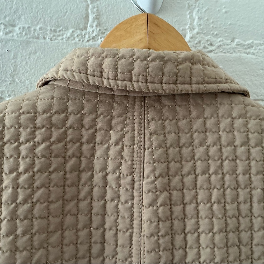 Womens Quilted Jacket Beige Tan Snap Front Classic Versatile Minimalist Size L - Picture 12 of 16